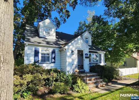 123 Summit Ave, Waldwick, NJ 07463