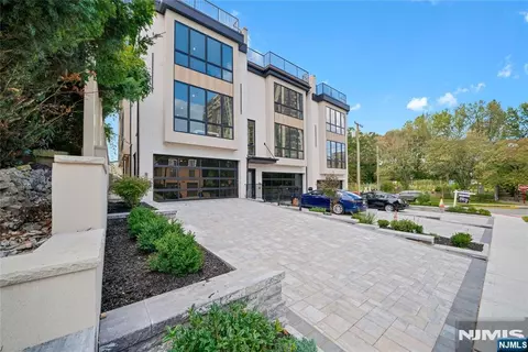 470 Palisades Blvd, Fort Lee, NJ 07024