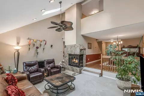 14 Carla Ct, Morristown, NJ 07960
