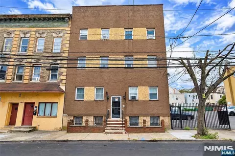 592 6th St #1108, Newark, NJ 07107