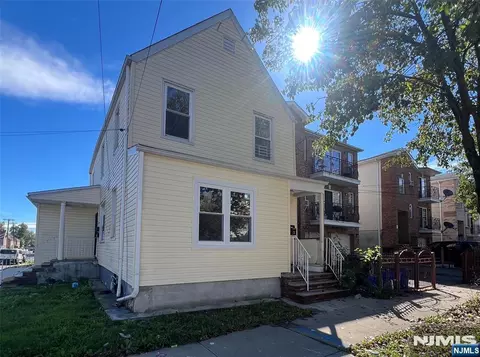 718 13th St, Newark, NJ 07103