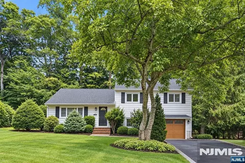 29 Addison Pl, Ho Ho Kus, NJ 07423