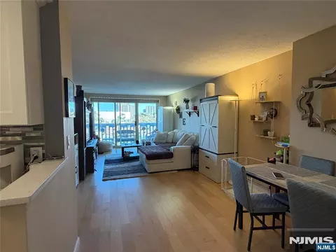 555 North Ave #4A, Fort Lee, NJ 07024