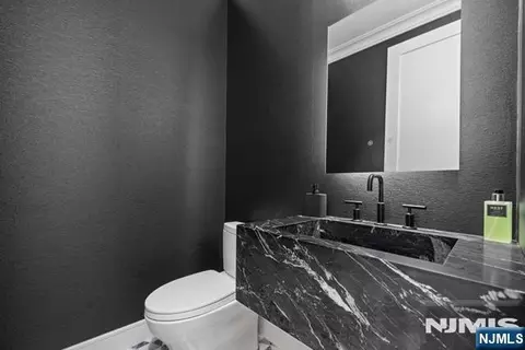 Bath - 779 Paramus Rd #2, Paramus, NJ 07652 photo 1 of 5
