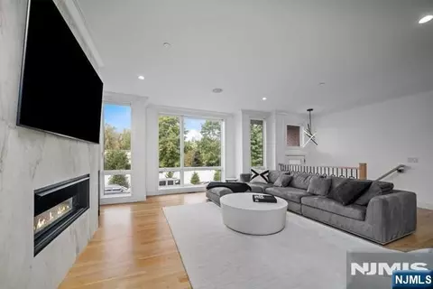 Living - 779 Paramus Rd #2, Paramus, NJ 07652 photo 2 of 2