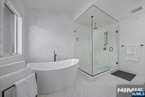 Bath - 779 Paramus Rd #2, Paramus, NJ 07652 photo 2 of 5