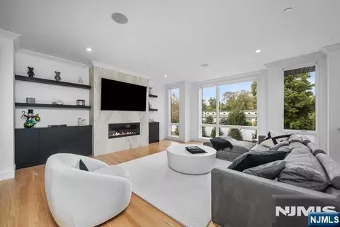 Living - 779 Paramus Rd #2, Paramus, NJ 07652 photo 1 of 2