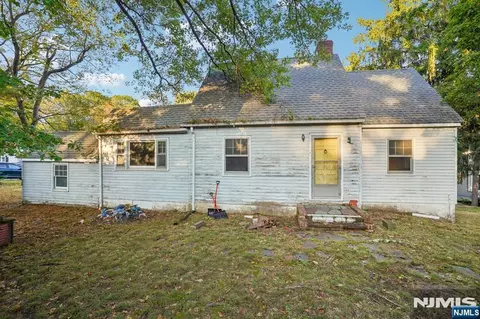 914 Washington Ave, Ho Ho Kus, NJ 07423
