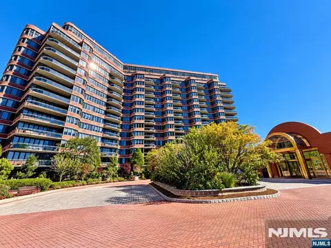 100 Carlyle Dr #2GS, Cliffside Park, NJ 07010