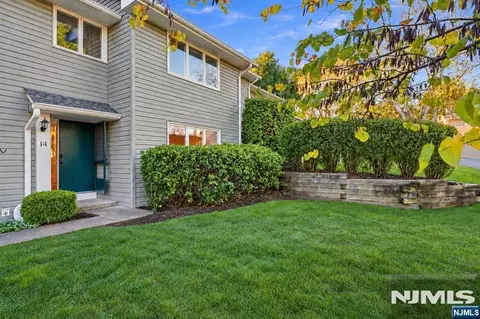 14 Parsons Ct, Mahwah, NJ 07430