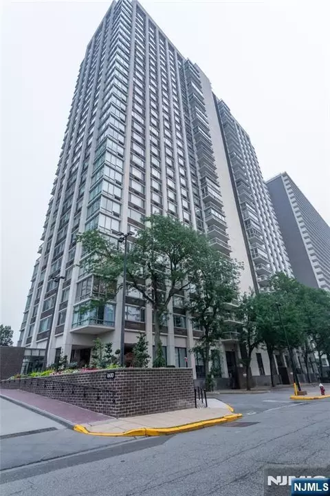 1600 Parker Ave #20A, Fort Lee, NJ 07024