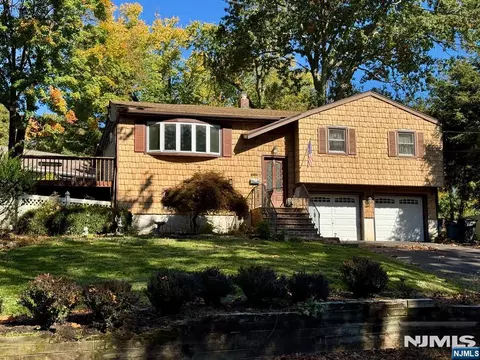 32 Esplanade Dr, Hillsdale, NJ 07642