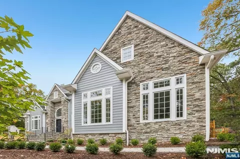 249 Terrace Rd, Franklin Lakes, NJ 07417