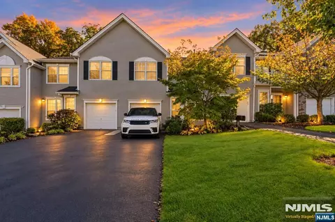 489 Green Mountain Rd, Mahwah, NJ 07430