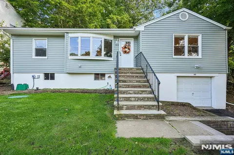 102 Hiawatha Blvd, Oakland, NJ 07436