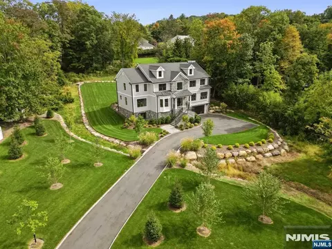 354 Beaufort Ave, Livingston, NJ 07039