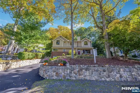 89 Norman Dr, Ramsey, NJ 07446