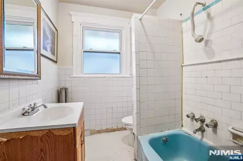 Bath - 14-16 Scheerer, Newark, NJ 07112 photo 3 of 3