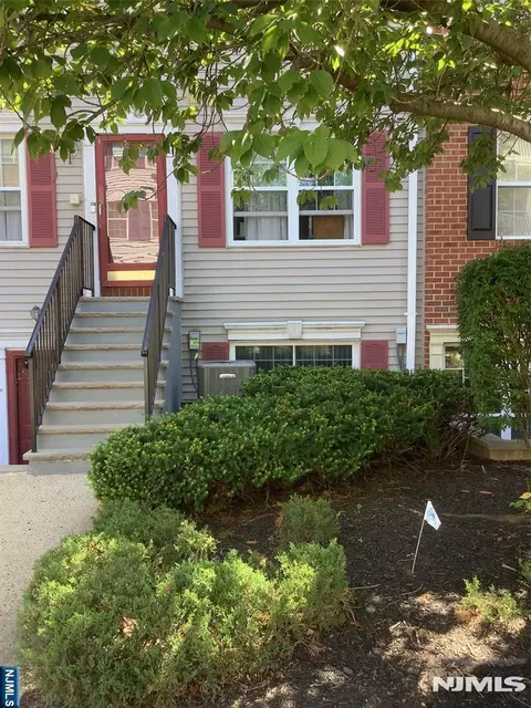 54 Yancy Dr #2406, Newark, NJ 07103