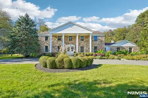707 Calusa Trl, Franklin Lakes, NJ 07417