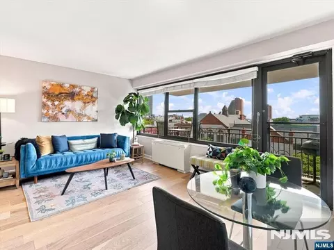 135 Montgomery St #8B, Jersey City, NJ 07302