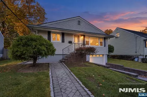 318 Knickerbocker Rd, Closter, NJ 07624