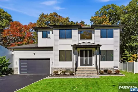 31 Ashwood Dr, Livingston, NJ 07039