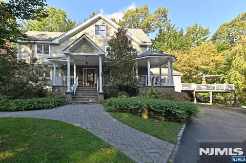 176 Werimus Rd, Woodcliff Lake, NJ 07677