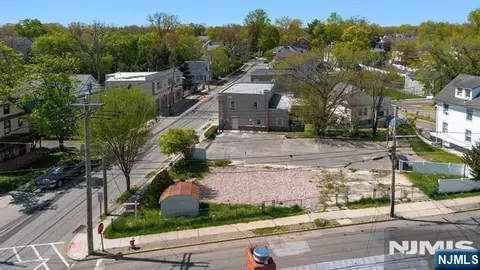 15 W Hamilton Ave, Englewood, NJ 07631