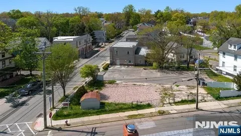 15 W Hamilton Ave, Englewood, NJ 07631