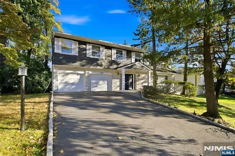 437 Summit St, Englewood Cliffs, NJ 07632