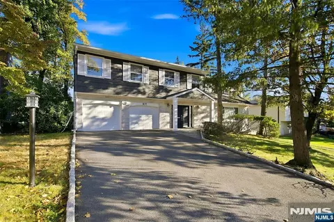 437 Summit St, Englewood Cliffs, NJ 07632