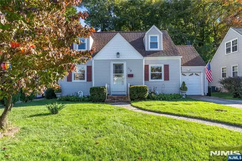 228 Washington Ave, Elmwood Park, NJ 07407