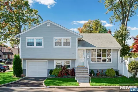 34 Queen St, Bergenfield, NJ 07621
