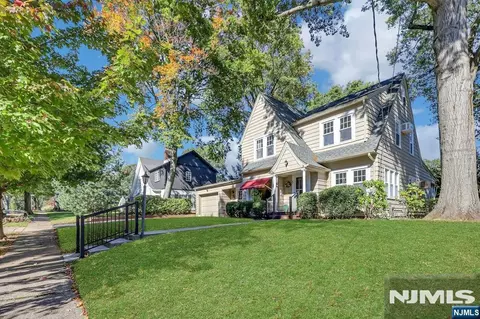 62 James St, Westwood, NJ 07675