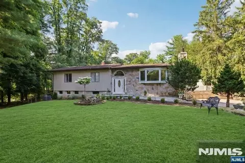 68 Lake St, Saddle River, NJ 07458 photo 2
