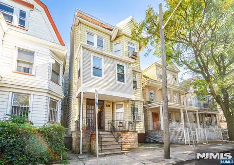 160 S 10th St, Newark, NJ 07107