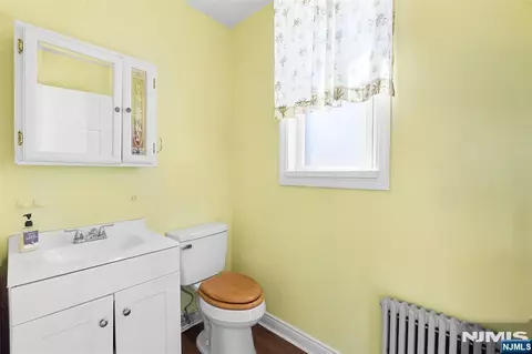 Bath - 21 Hackett Pl, Rutherford, NJ 07070 photo 1 of 3