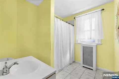 Bath - 21 Hackett Pl, Rutherford, NJ 07070 photo 2 of 3
