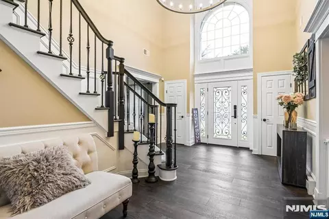 Entry Way - 75 Harmer Ter, Wayne, NJ 07470 photo 2 of 7