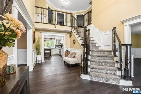 Entry Way - 75 Harmer Ter, Wayne, NJ 07470 photo 3 of 7