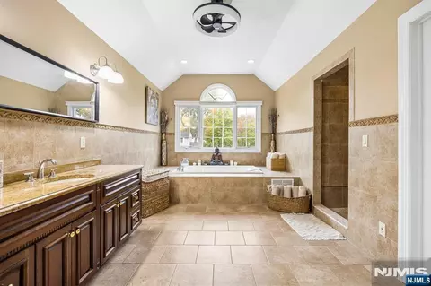 Bath - 75 Harmer Ter, Wayne, NJ 07470 photo 2 of 3