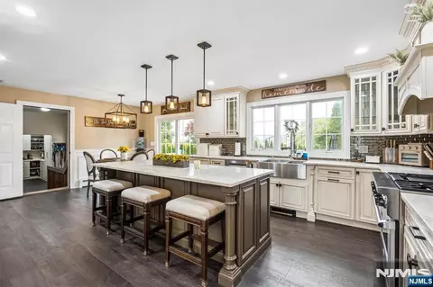Kitchen - 75 Harmer Ter, Wayne, NJ 07470 photo 2 of 4