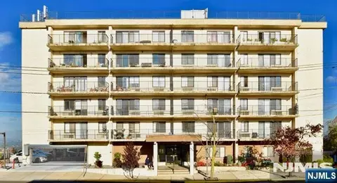 233 12th #2A, Palisades Park, NJ 07650