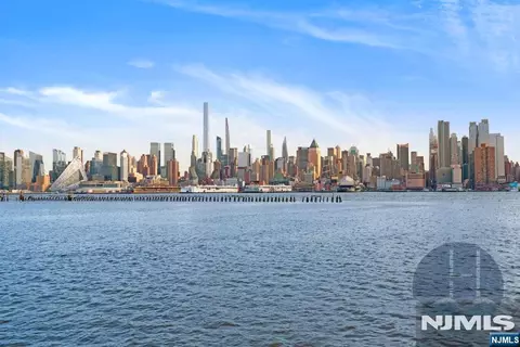 4 Henley Pl #4, Weehawken, NJ 07086