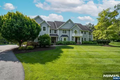 21 Reagan Way, Kinnelon, NJ 07405
