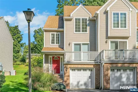 16 Joanne Dr #2A, Denville, NJ 07834