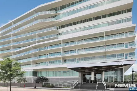 800 Ave At Port Imperial #803, Weehawken, NJ 07086