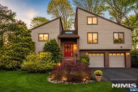 4 Lesa Ln, Hillsdale, NJ 07642
