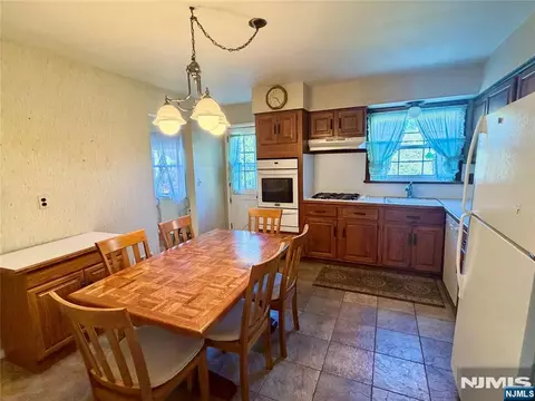 Kitchen - 41 Mohawk Dr, Springfield, NJ 07081 photo 1 of 4